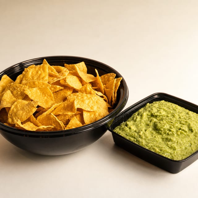 Chips & Guacamole (Feeds Up to 10 People.